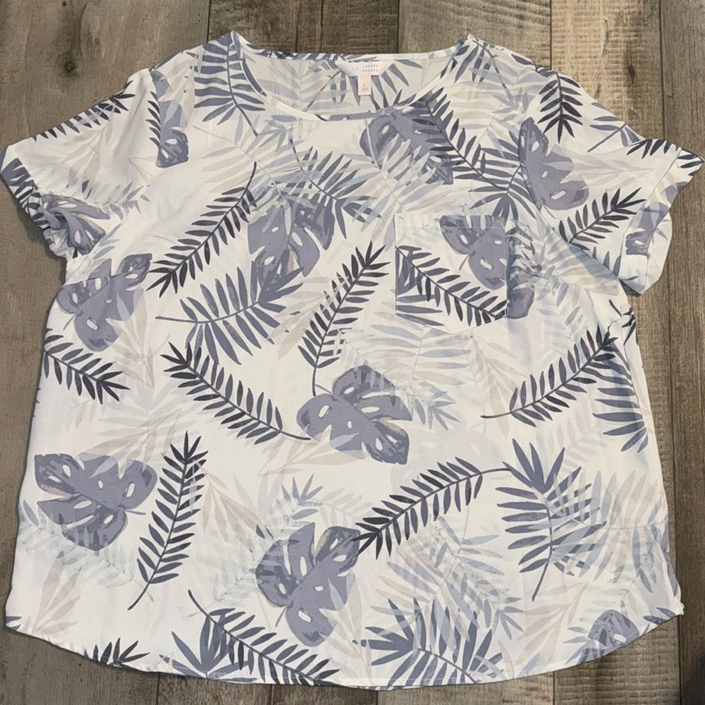 L/C Lauren Conrad, short sleeve top size‎ large